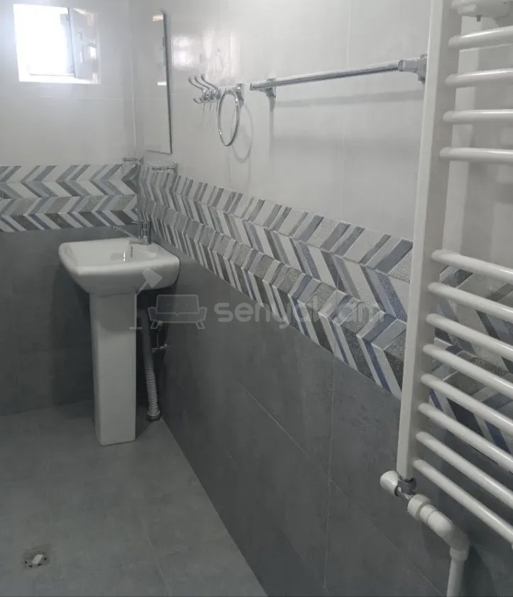 2 Սենյականոց Բնակարան Քարե Շենքում, 60քմ, 3/5 հարկ, Կապիտալ Վերանորոգված, Կահավորված