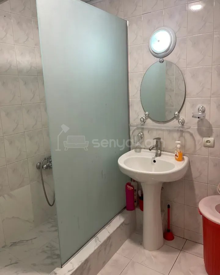 2 Սենյականոց Բնակարան Քարե Շենքում, 58քմ, 3/5 հարկ, Նորմալ Վիճակում, Կահավորված