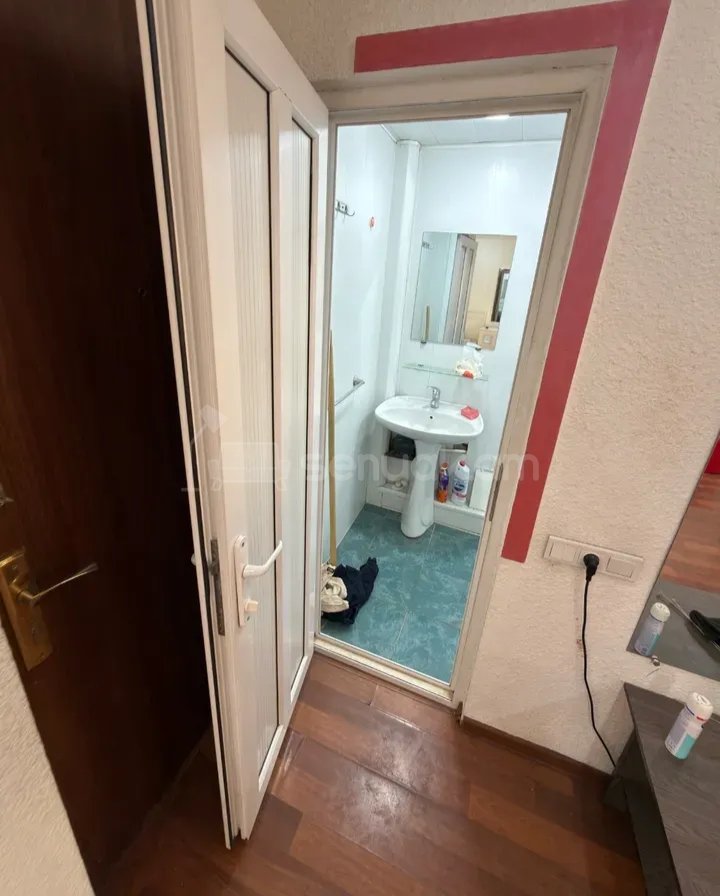 1 Սենյականոց Բնակարան Քարե Շենքում, 45քմ, 2/5 հարկ, Նորմալ Վիճակում, Կահավորված, Արևկող