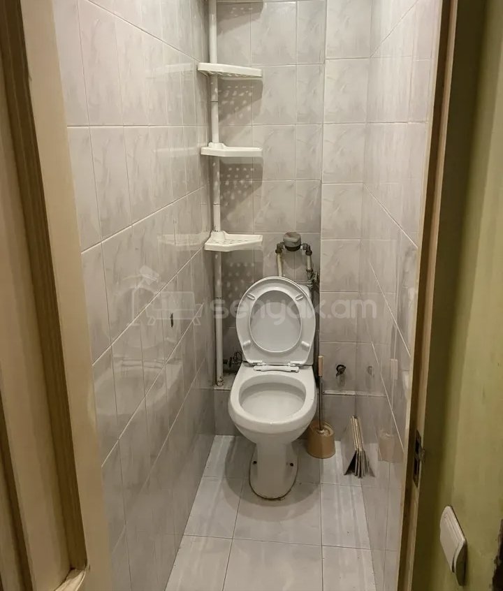 2 Սենյականոց Բնակարան Քարե Շենքում, 52քմ, 2/2 հարկ, Նորմալ Վիճակում, Կահավորված