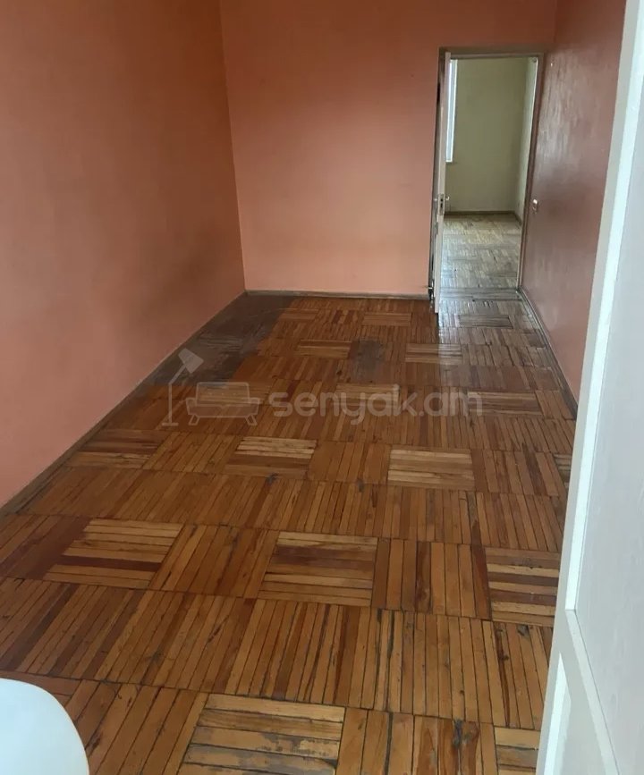 2 Սենյականոց Բնակարան Քարե Շենքում, 52քմ, 2/2 հարկ, Նորմալ Վիճակում, Կահավորված