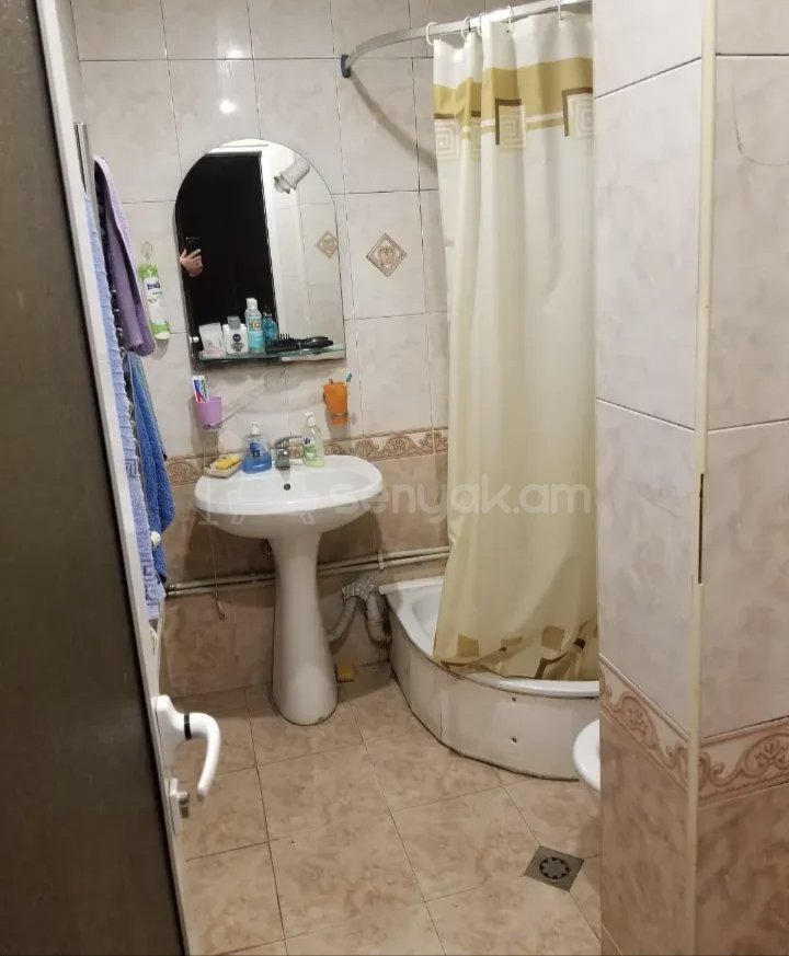 3 Սենյականոց Բնակարան, 68քմ, 1/9 հարկ, Նորմալ Վիճակում, Կահավորված, Արևկող