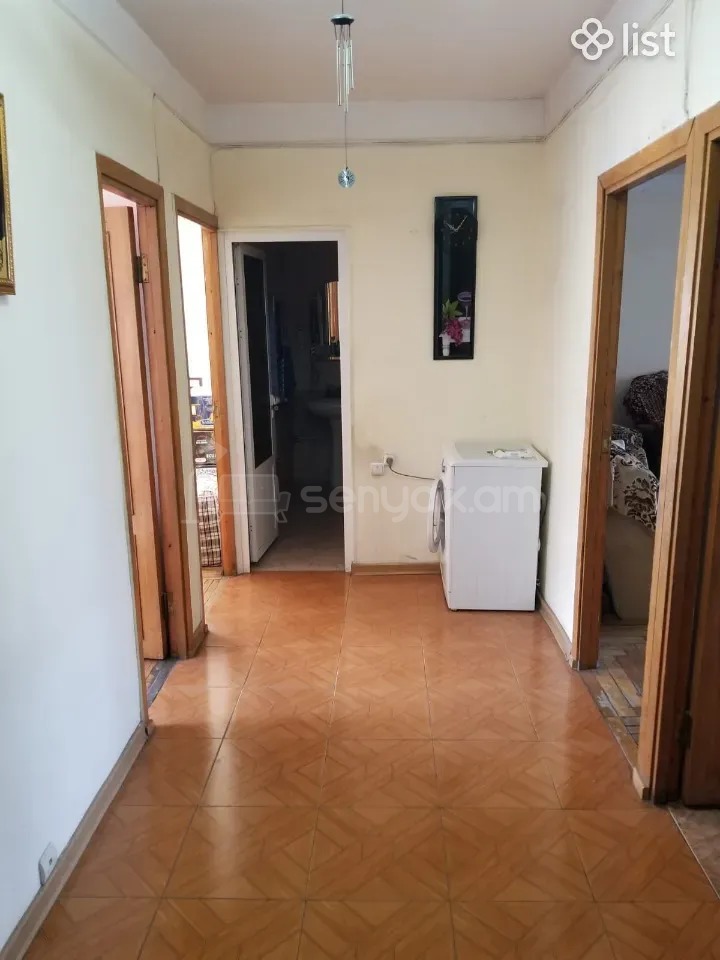 3 Սենյականոց Բնակարան Քարե Շենքում, 78քմ, 3/5 հարկ, Նորմալ Վիճակում, Կահավորված, Արևկող