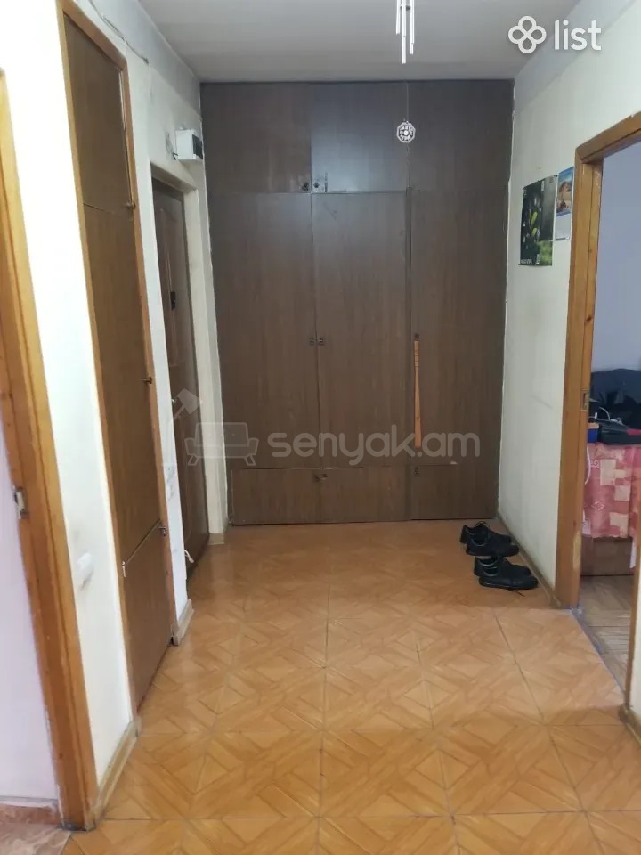 3 Սենյականոց Բնակարան Քարե Շենքում, 78քմ, 3/5 հարկ, Նորմալ Վիճակում, Կահավորված, Արևկող