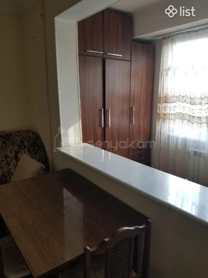 3 Սենյականոց Բնակարան Քարե Շենքում, 78քմ, 3/5 հարկ, Նորմալ Վիճակում, Կահավորված, Արևկող