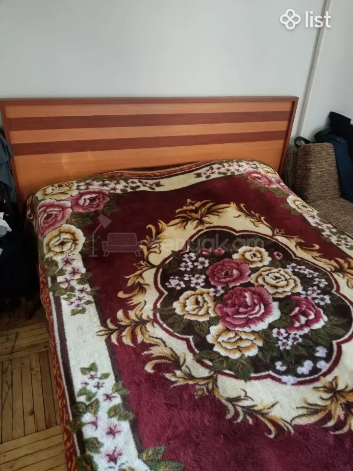 3 Սենյականոց Բնակարան Քարե Շենքում, 78քմ, 3/5 հարկ, Նորմալ Վիճակում, Կահավորված, Արևկող