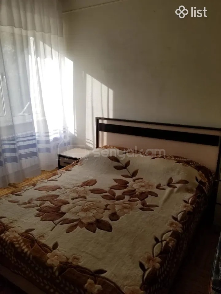 3 Սենյականոց Բնակարան Քարե Շենքում, 78քմ, 3/5 հարկ, Նորմալ Վիճակում, Կահավորված, Արևկող