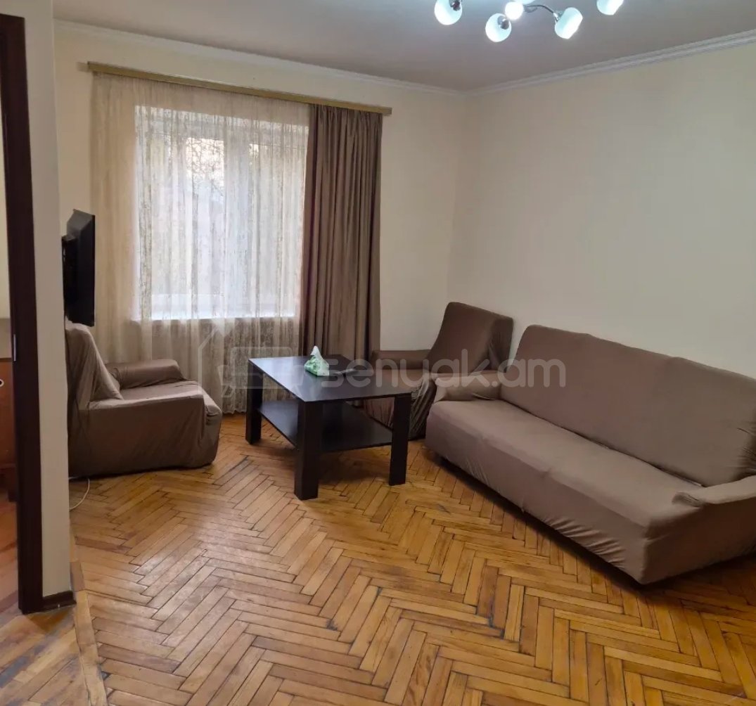 2 Սենյականոց Բնակարան Քարե Շենքում, 40քմ, 3/5 հարկ, Նորմալ Վիճակում, Կահավորված