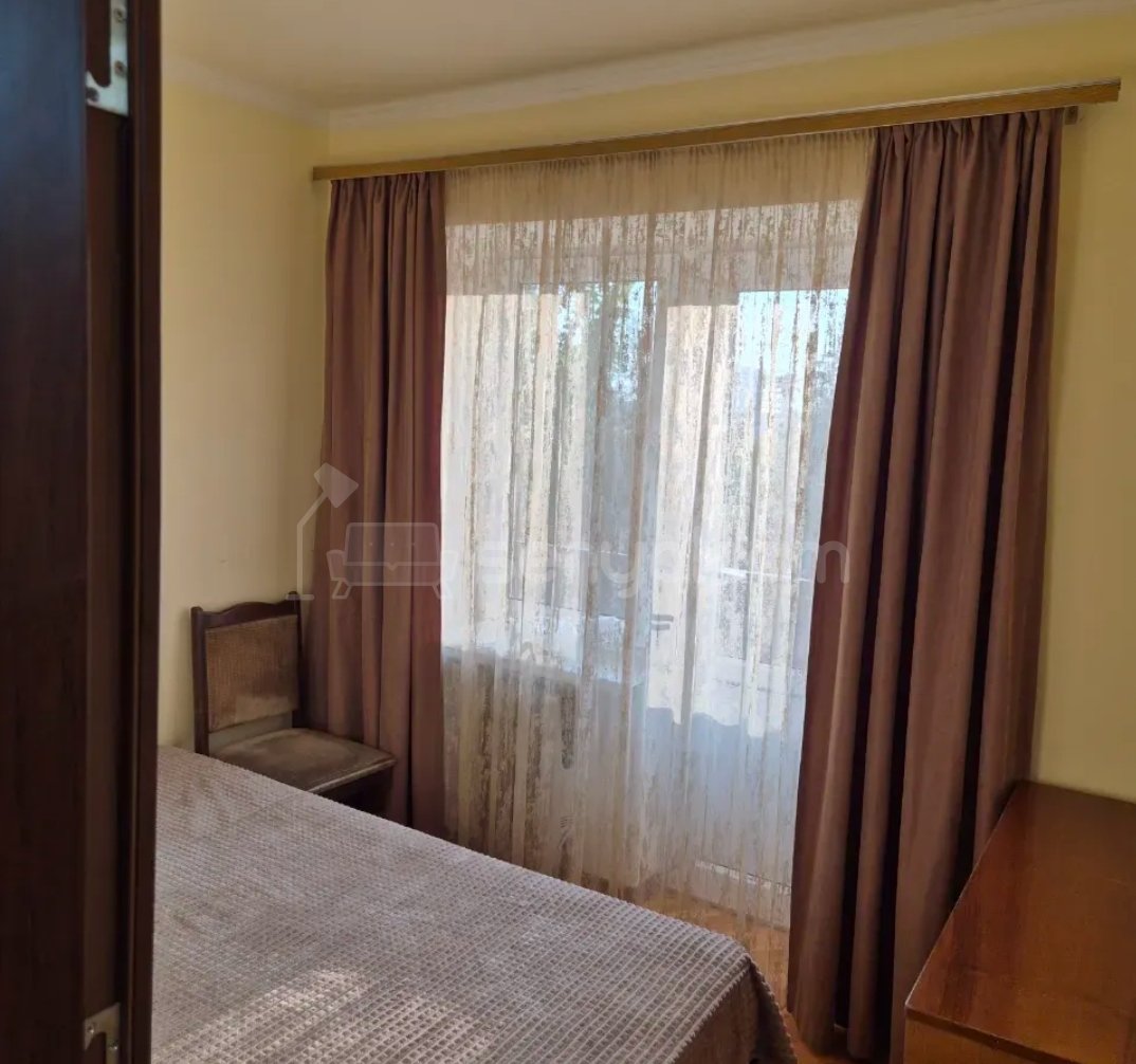 2 Սենյականոց Բնակարան Քարե Շենքում, 40քմ, 3/5 հարկ, Նորմալ Վիճակում, Կահավորված