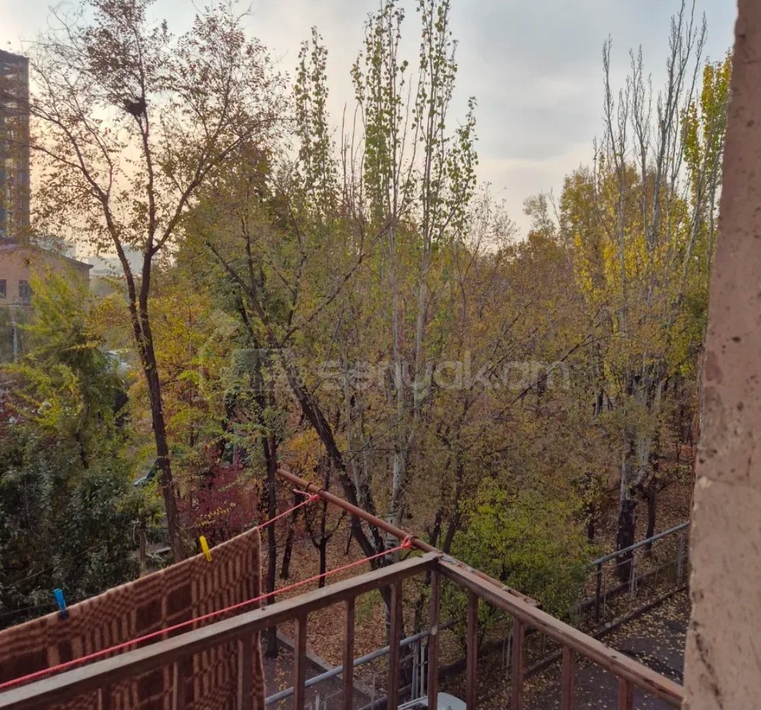 2 Սենյականոց Բնակարան Քարե Շենքում, 40քմ, 3/5 հարկ, Նորմալ Վիճակում, Կահավորված