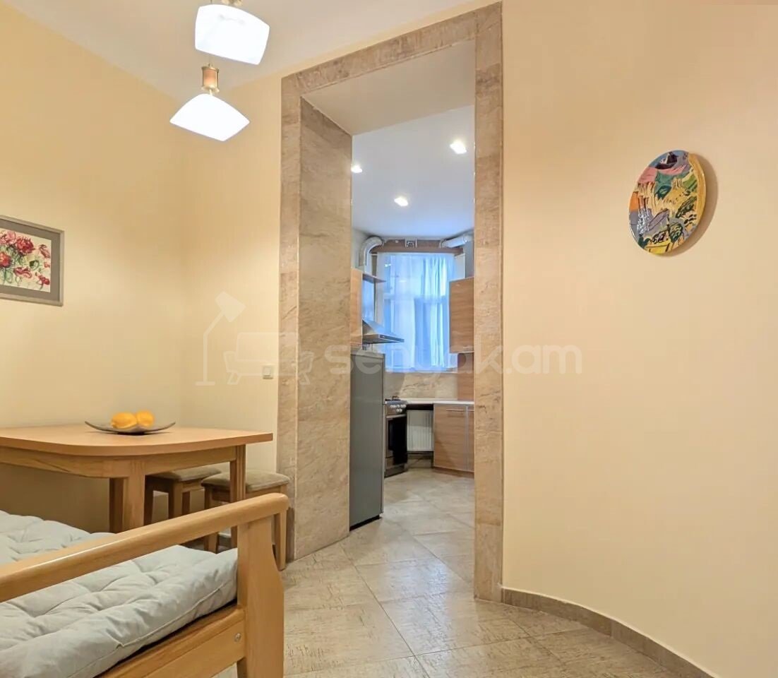 2 Սենյականոց Բնակարան Քարե Շենքում, 64քմ, 3/5 հարկ, Կապիտալ Վերանորոգված