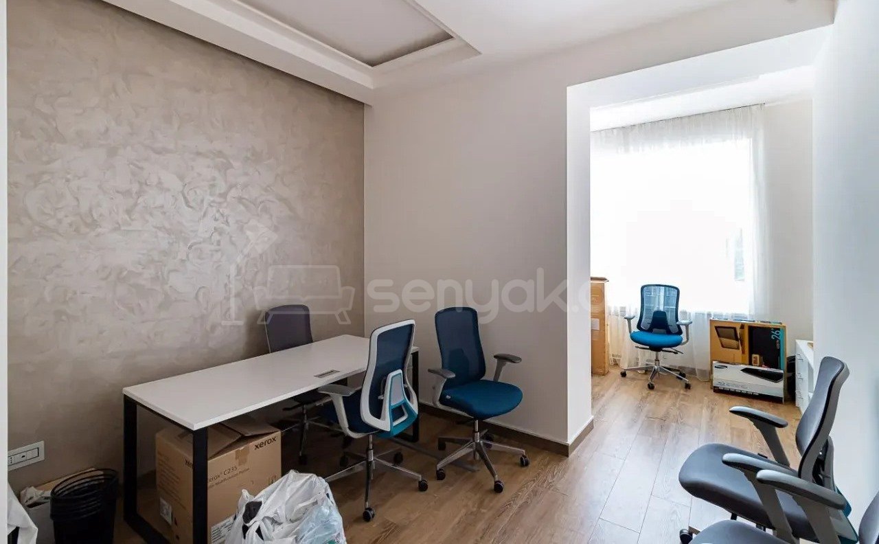 3 Սենյականոց Բնակարան Քարե Շենքում, 107քմ, 2/5 հարկ, Դիզայներական Վերանորոգված