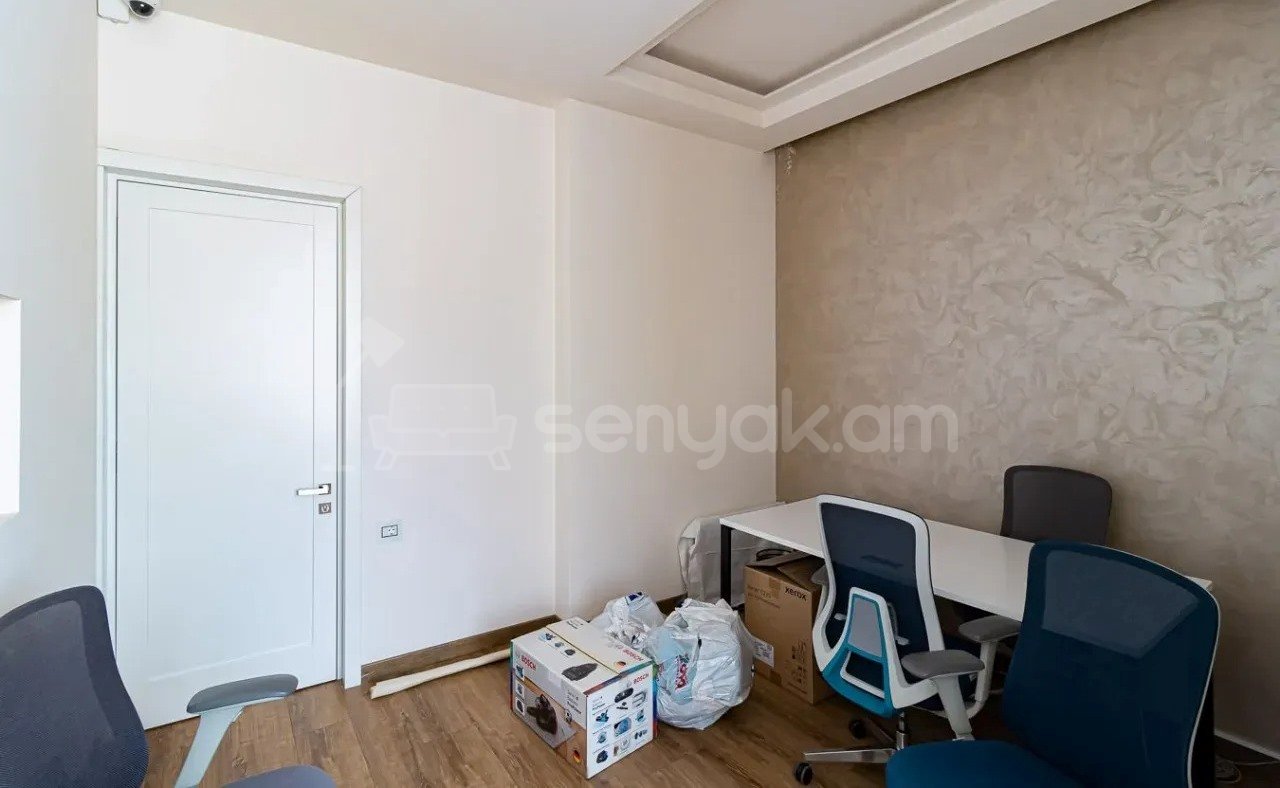 3 Սենյականոց Բնակարան Քարե Շենքում, 107քմ, 2/5 հարկ, Դիզայներական Վերանորոգված