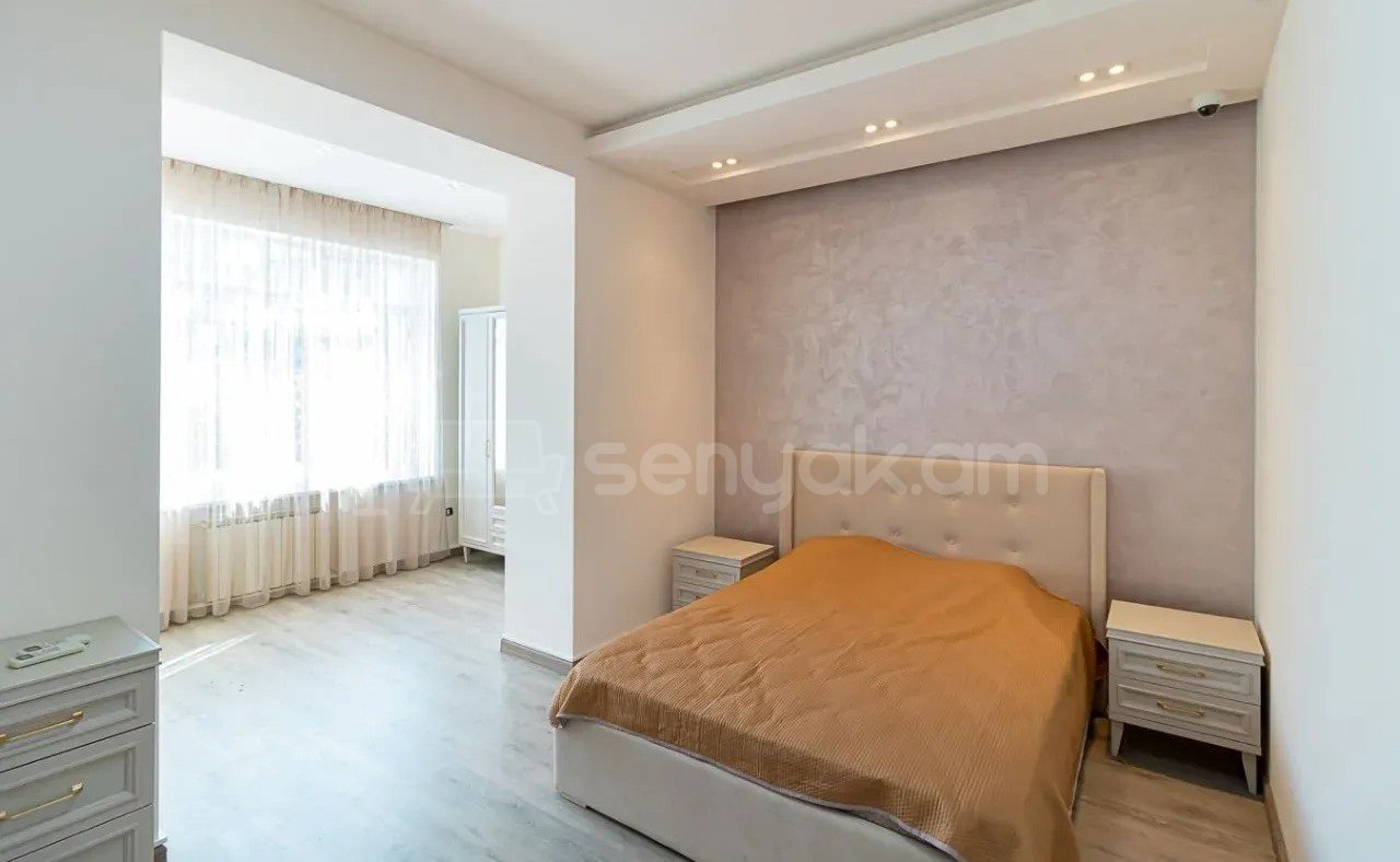 3 Սենյականոց Բնակարան Քարե Շենքում, 107քմ, 2/5 հարկ, Դիզայներական Վերանորոգված