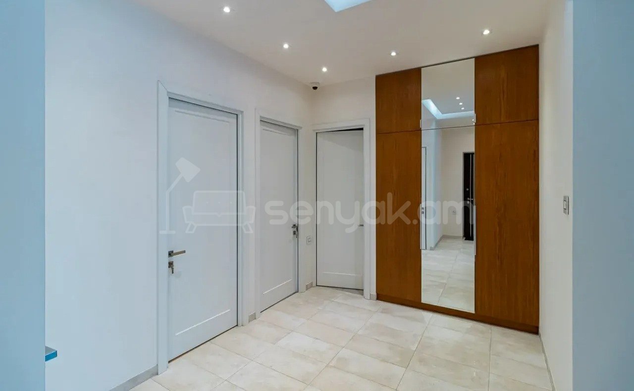 3 Սենյականոց Բնակարան Քարե Շենքում, 107քմ, 2/5 հարկ, Դիզայներական Վերանորոգված