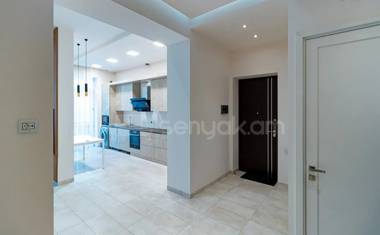 3 Սենյականոց Բնակարան Քարե Շենքում, 107քմ, 2/5 հարկ, Դիզայներական Վերանորոգված