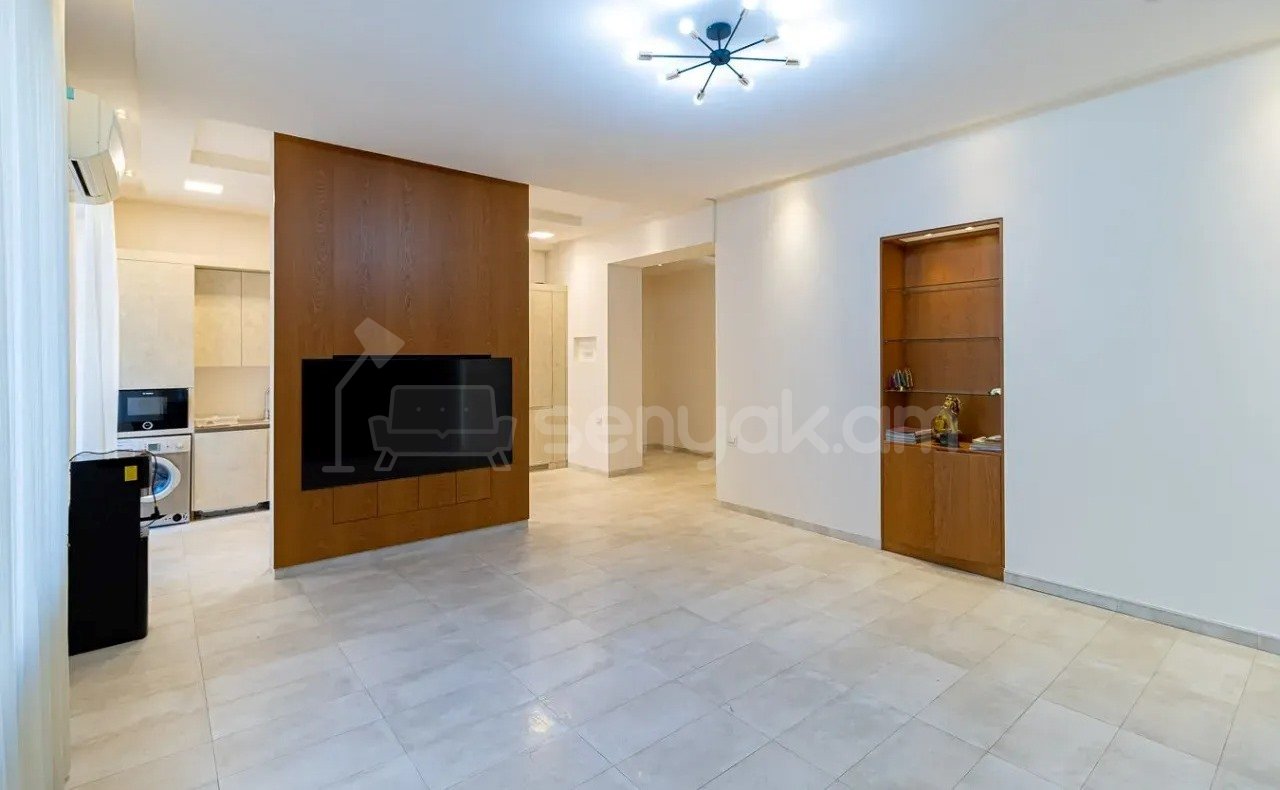 3 Սենյականոց Բնակարան Քարե Շենքում, 107քմ, 2/5 հարկ, Դիզայներական Վերանորոգված