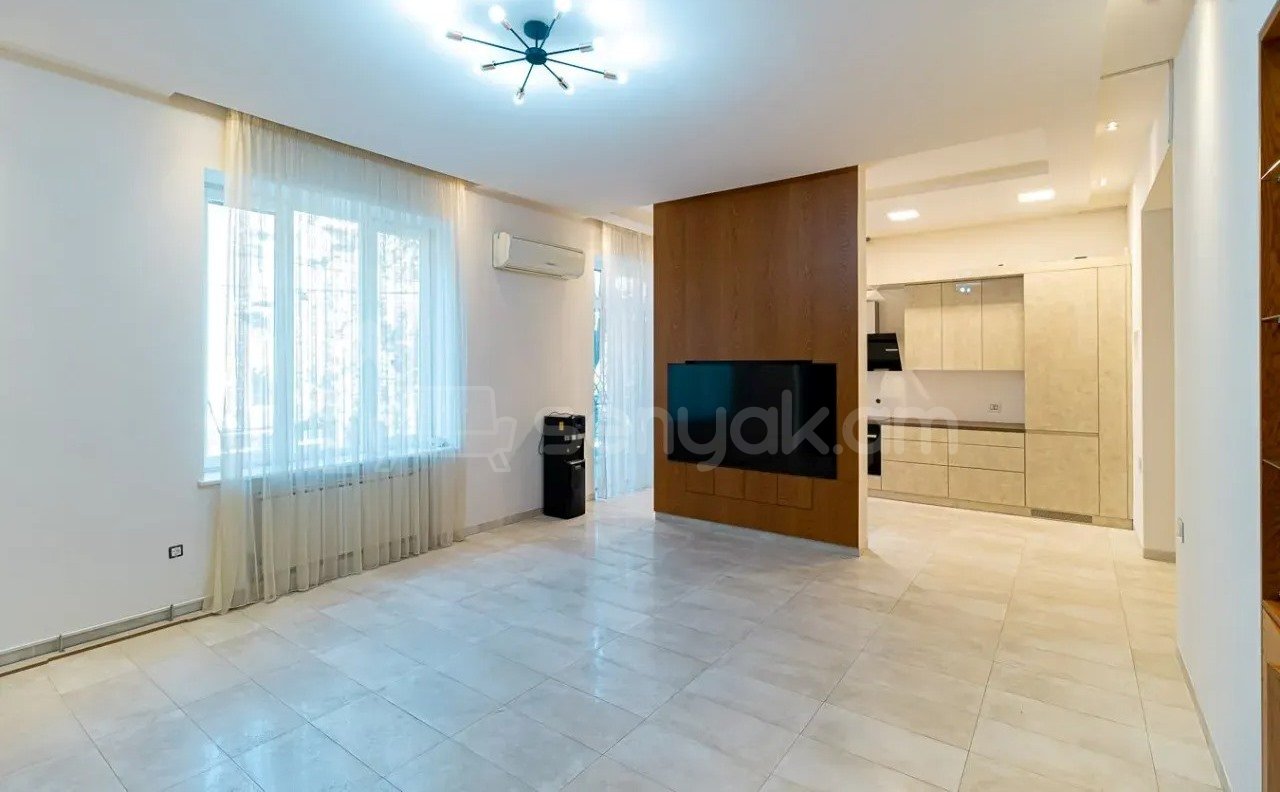 3 Սենյականոց Բնակարան Քարե Շենքում, 107քմ, 2/5 հարկ, Դիզայներական Վերանորոգված