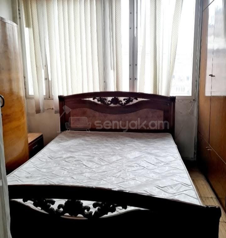 1 Սենյականոց Բնակարան Քարե Շենքում, 48քմ, 5/5 հարկ, Նորմալ Վիճակում, Կահավորված, Արևկող