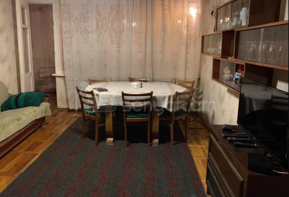 1 Սենյականոց Բնակարան Քարե Շենքում, 48քմ, 1/5 հարկ, Պետական Վիճակում