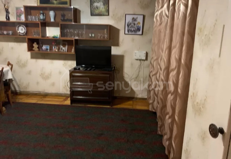 1 Սենյականոց Բնակարան Քարե Շենքում, 48քմ, 1/5 հարկ, Պետական Վիճակում