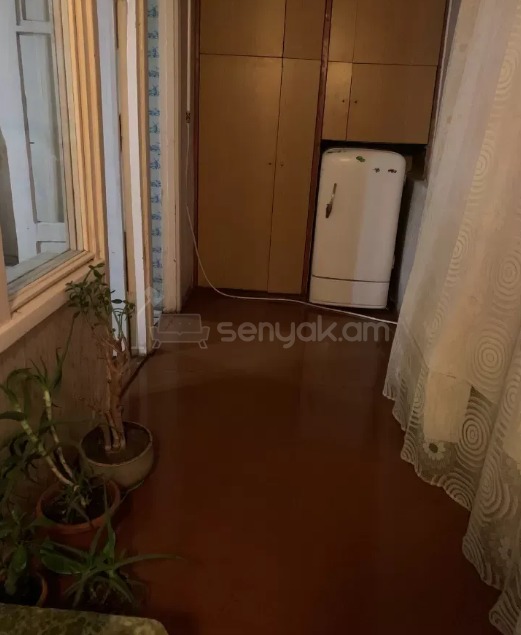 1 Սենյականոց Բնակարան Քարե Շենքում, 48քմ, 1/5 հարկ, Պետական Վիճակում