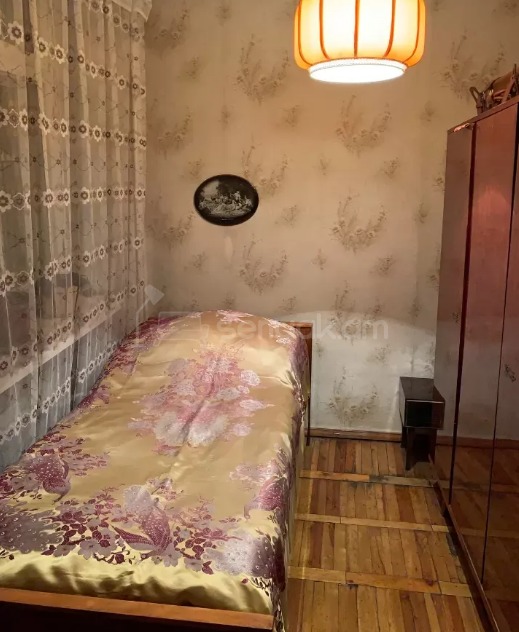 1 Սենյականոց Բնակարան Քարե Շենքում, 48քմ, 1/5 հարկ, Պետական Վիճակում