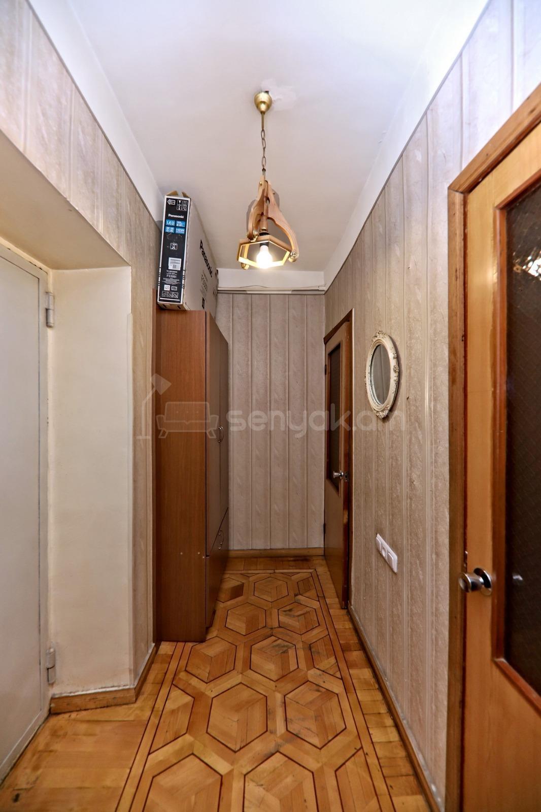 1 Սենյականոց Բնակարան Քարե Շենքում, 45քմ, 3/5 հարկ, Կոսմետիկ Վերանորոգված