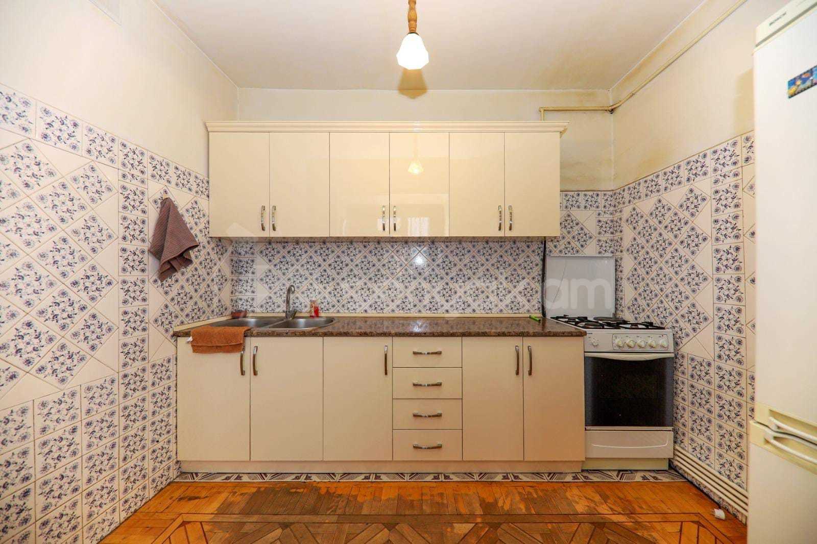 1 Սենյականոց Բնակարան Քարե Շենքում, 45քմ, 3/5 հարկ, Կոսմետիկ Վերանորոգված