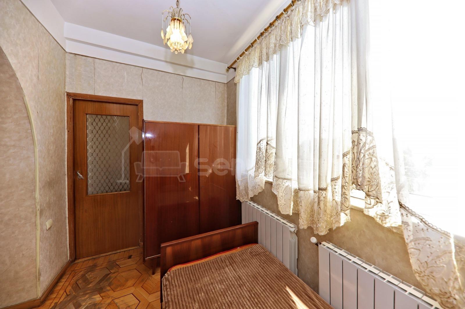 1 Սենյականոց Բնակարան Քարե Շենքում, 45քմ, 3/5 հարկ, Կոսմետիկ Վերանորոգված