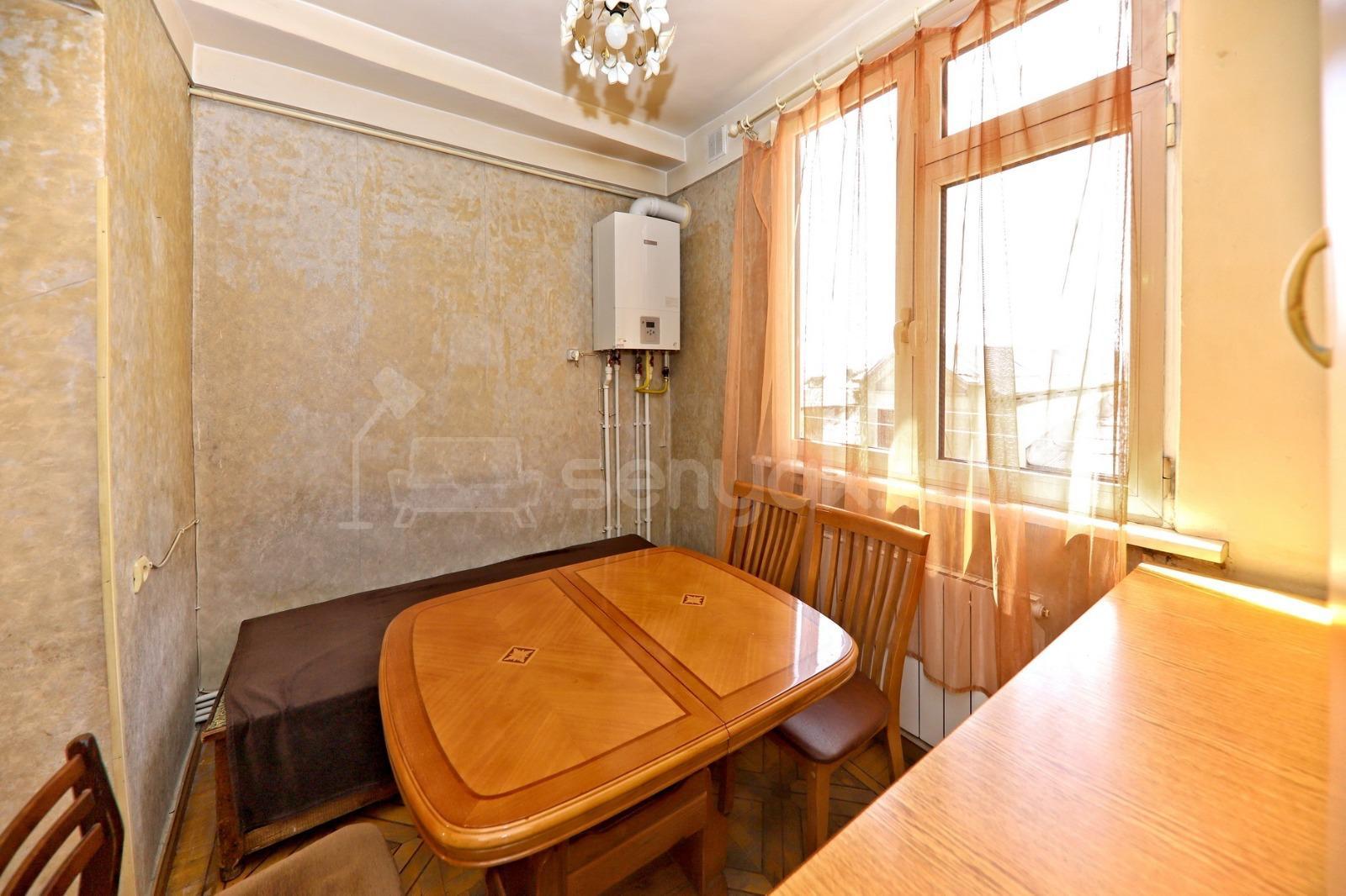 1 Սենյականոց Բնակարան Քարե Շենքում, 45քմ, 3/5 հարկ, Կոսմետիկ Վերանորոգված