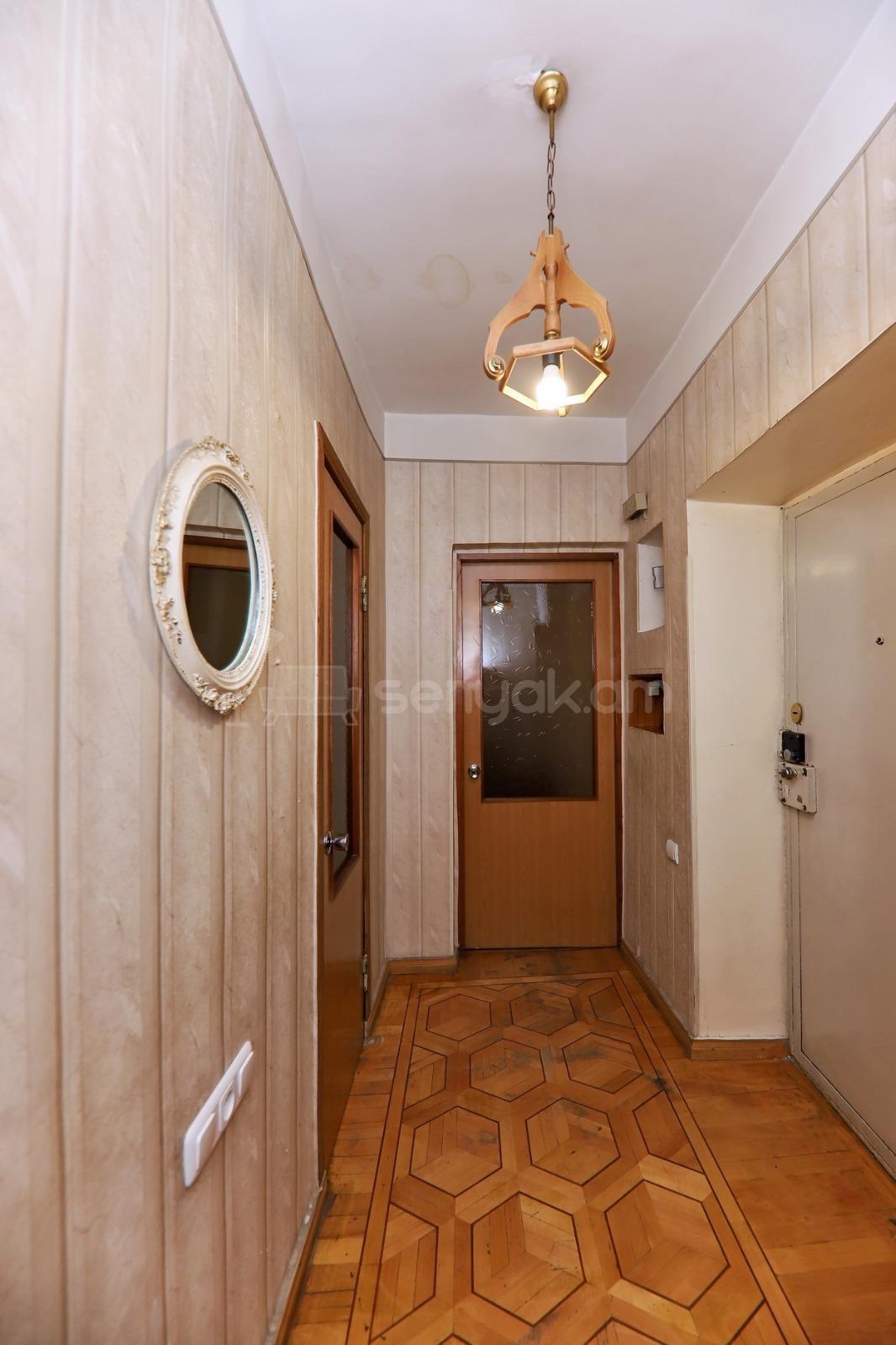 1 Սենյականոց Բնակարան Քարե Շենքում, 45քմ, 3/5 հարկ, Կոսմետիկ Վերանորոգված