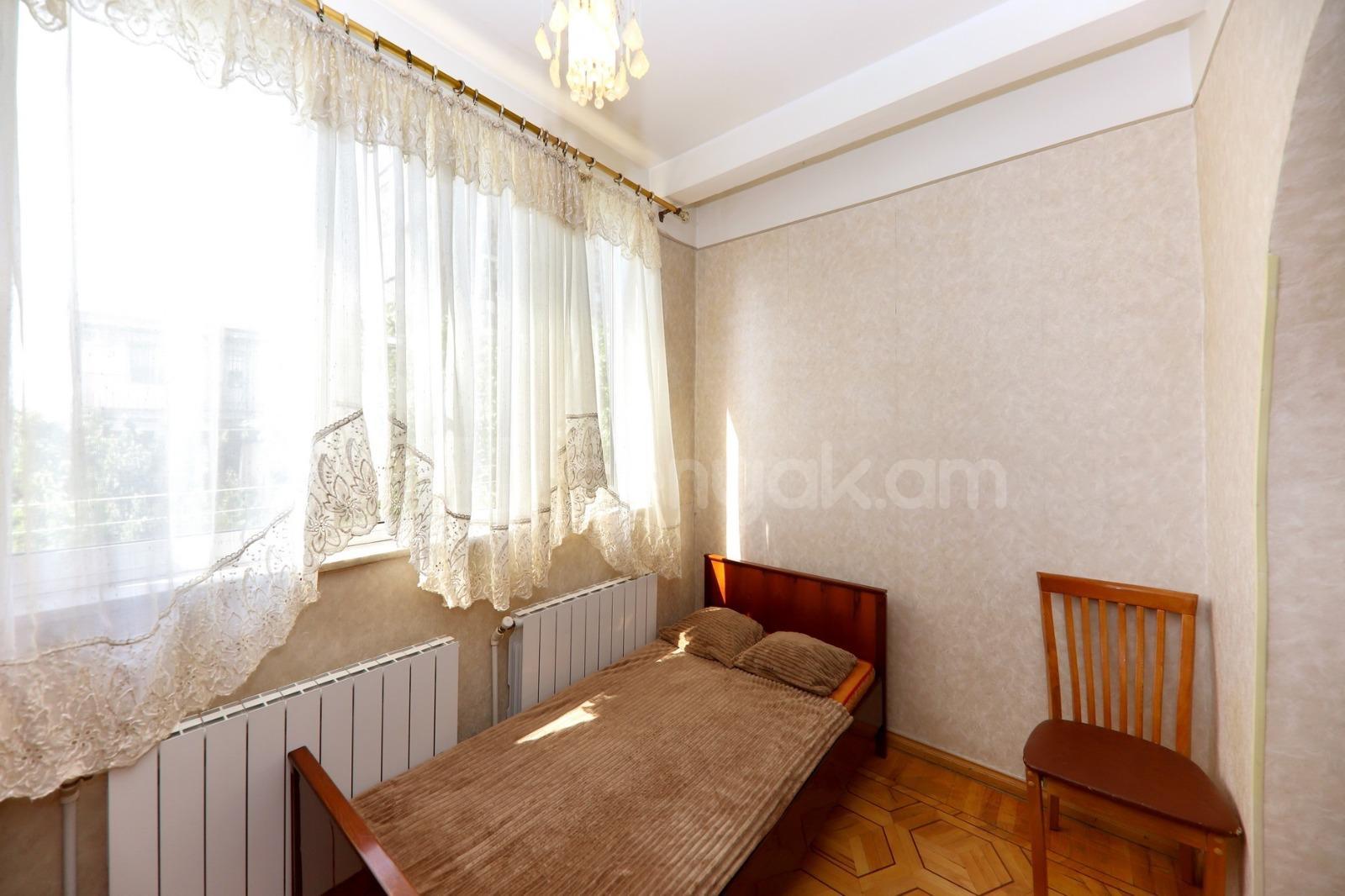 1 Սենյականոց Բնակարան Քարե Շենքում, 45քմ, 3/5 հարկ, Կոսմետիկ Վերանորոգված