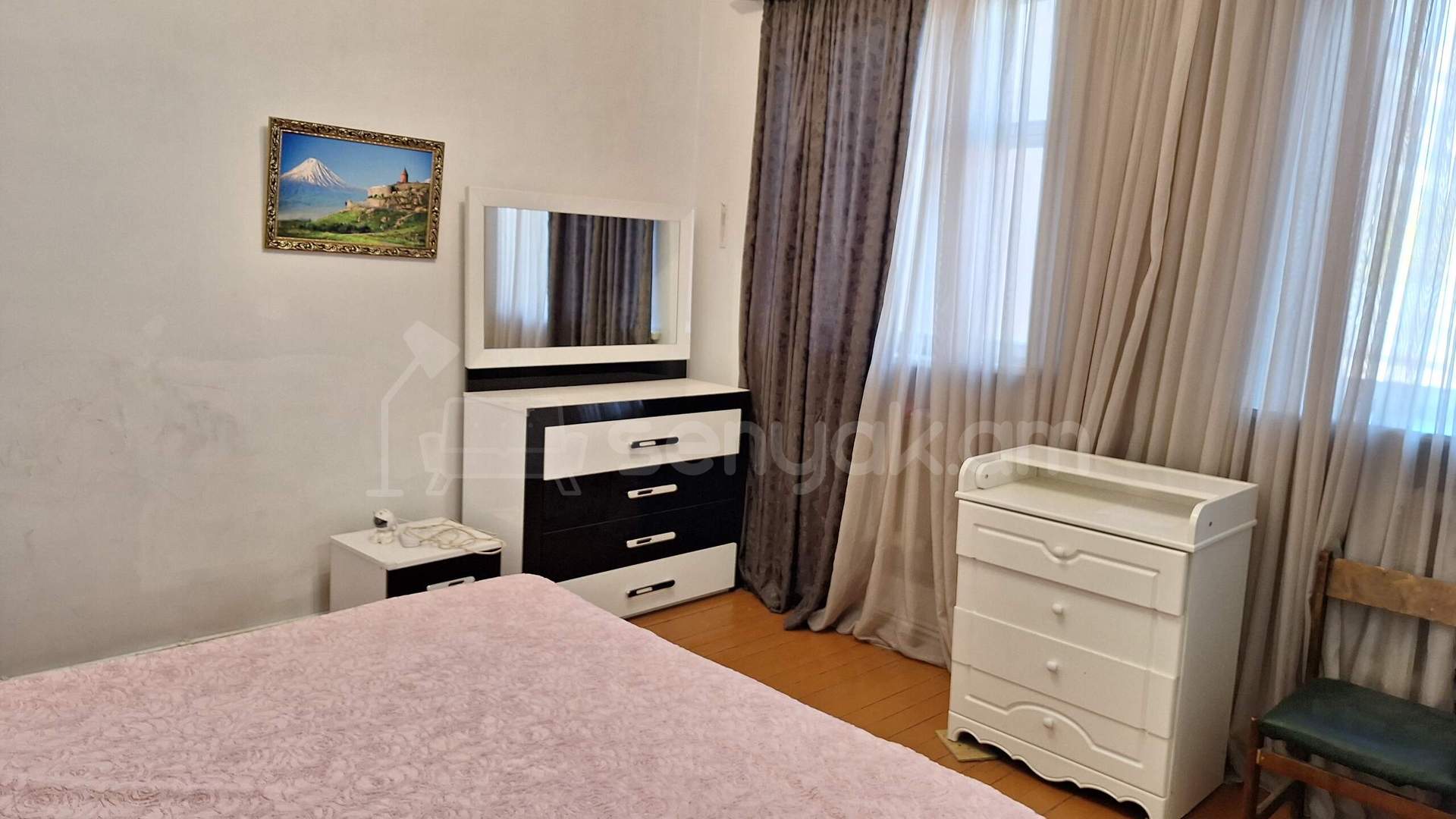 4 Սենյականոց Բնակարան Քարե Շենքում, 100քմ, 2/2 հարկ, Նորմալ Վիճակում, Կահավորված, Արևկող