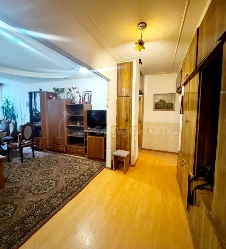 2 Սենյականոց Բնակարան, 70քմ, 3/9 հարկ, Նորմալ Վիճակում, Կահավորված, Արևկող