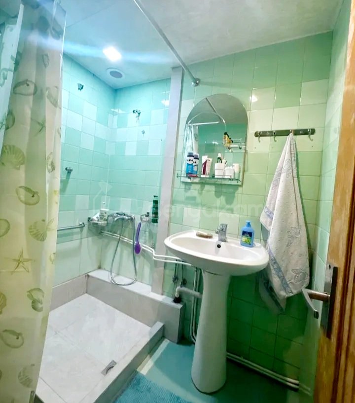 2 Սենյականոց Բնակարան, 70քմ, 3/9 հարկ, Նորմալ Վիճակում, Կահավորված, Արևկող