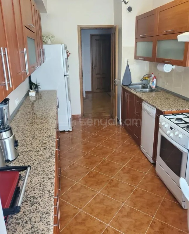 4 Սենյականոց Բնակարան, 120քմ, 3/13 հարկ, Կապիտալ Վերանորոգված