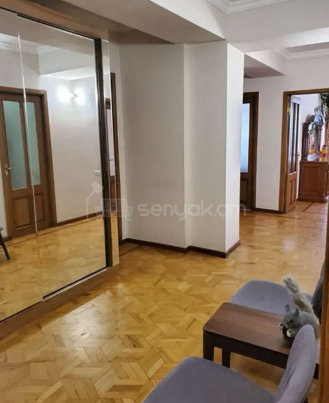 4 Սենյականոց Բնակարան, 120քմ, 3/13 հարկ, Կապիտալ Վերանորոգված