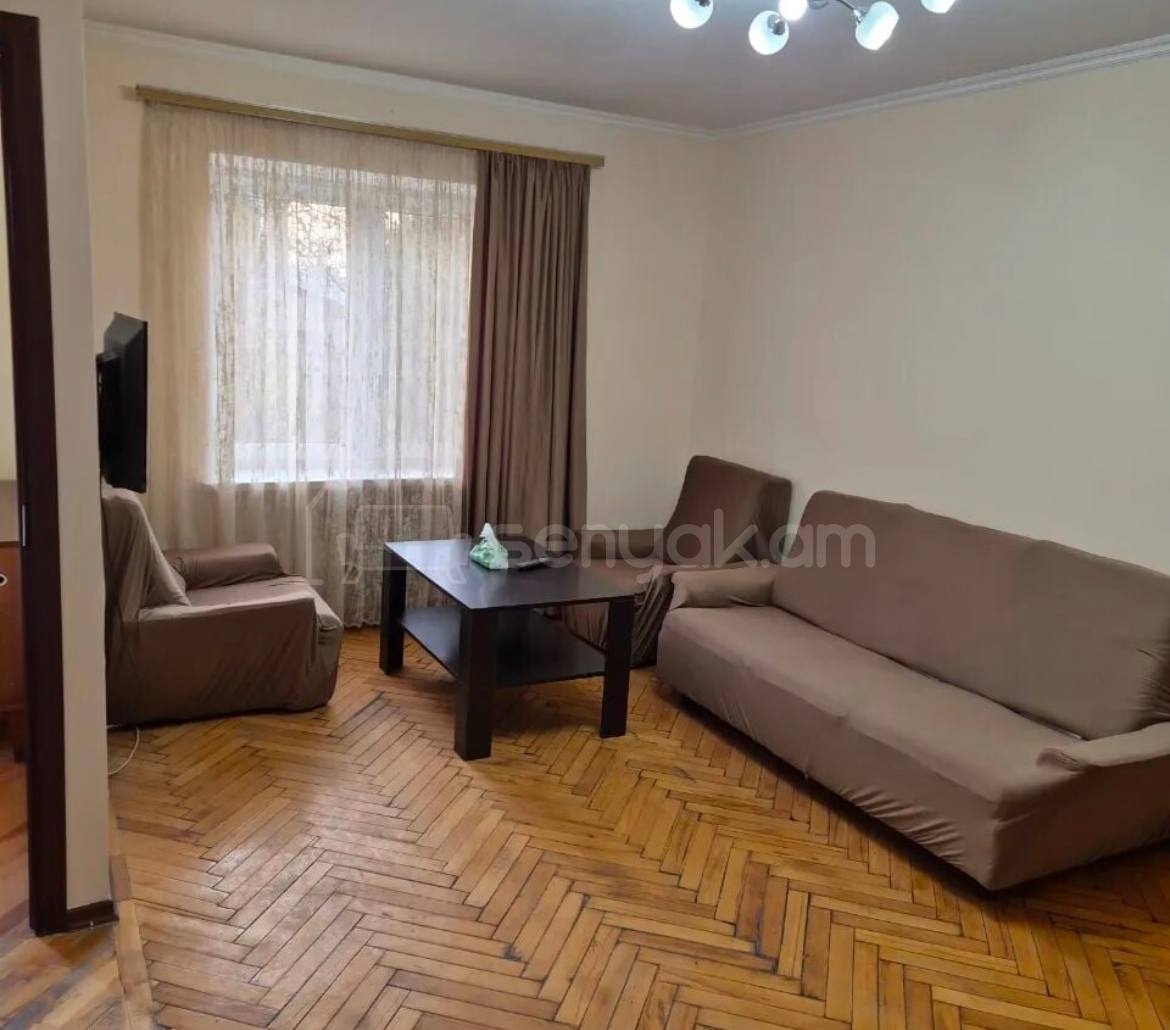 2 Սենյականոց Բնակարան Քարե Շենքում, 38քմ, 3/5 հարկ, Նորմալ Վիճակում, Կահավորված