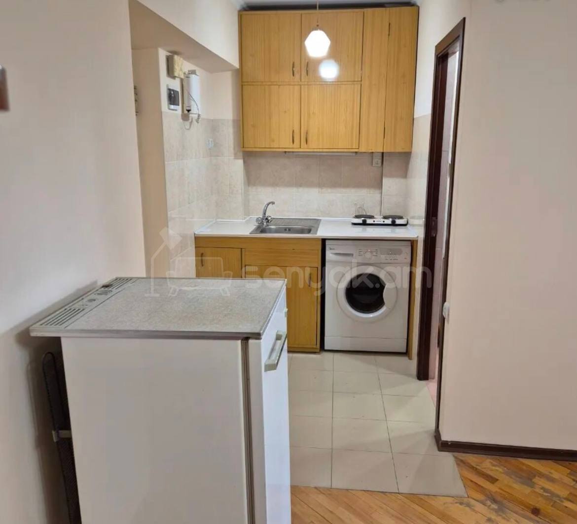 2 Սենյականոց Բնակարան Քարե Շենքում, 38քմ, 3/5 հարկ, Նորմալ Վիճակում, Կահավորված