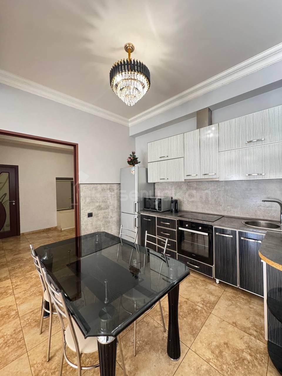 3 Սենյականոց Բնակարան, 110քմ, 8/14 հարկ, Դիզայներական Վերանորոգված, Կահավորված, Արևկող