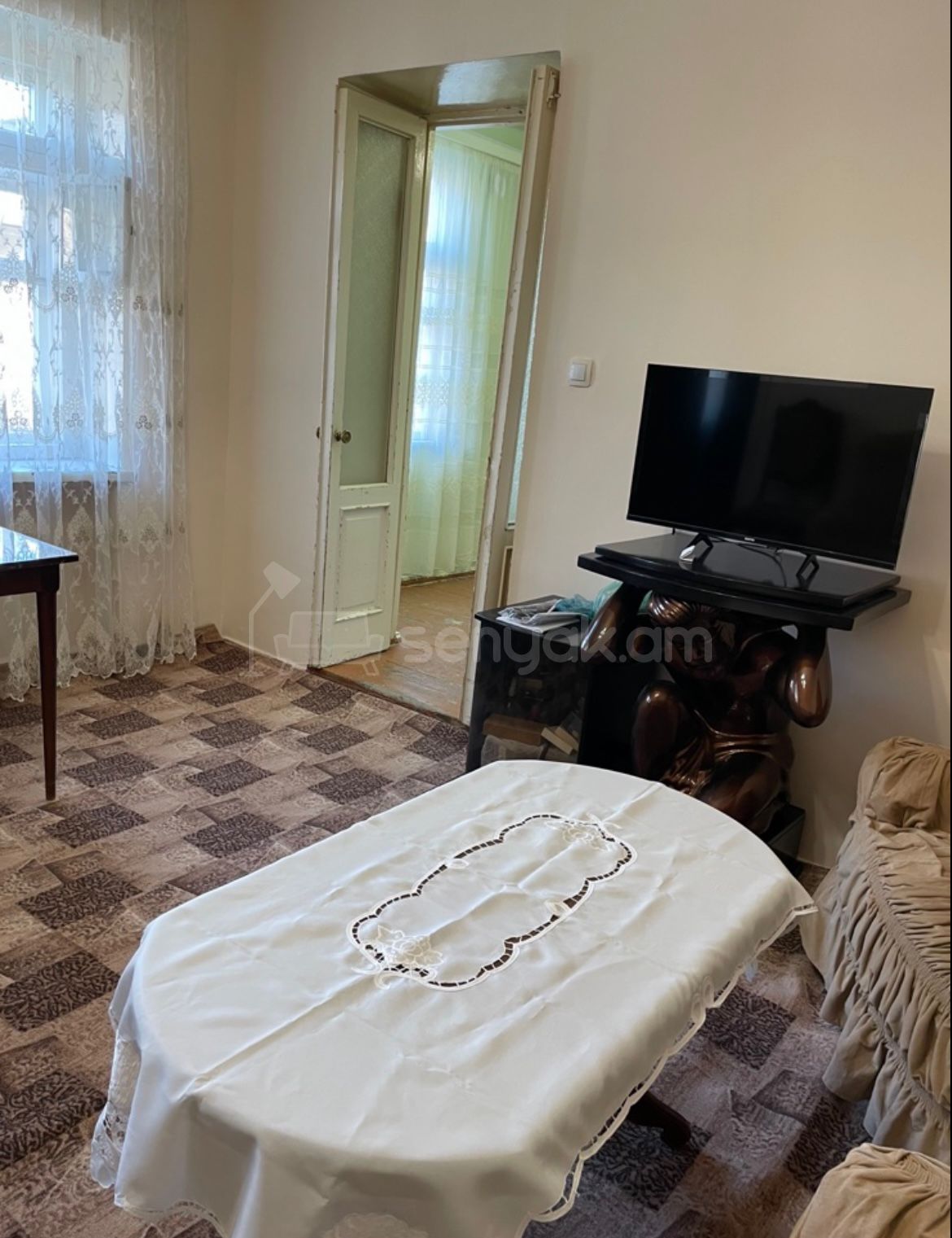 3 Սենյականոց Բնակարան Քարե Շենքում, 70քմ, 2/2 հարկ, Նորմալ Վիճակում, Կահավորված, Արևկող