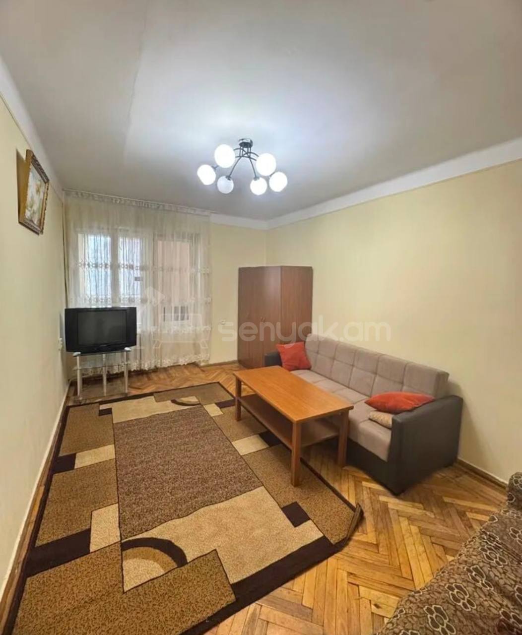 2 Սենյականոց Բնակարան Քարե Շենքում, 48քմ, 3/5 հարկ, Նորմալ Վիճակում, Կահավորված