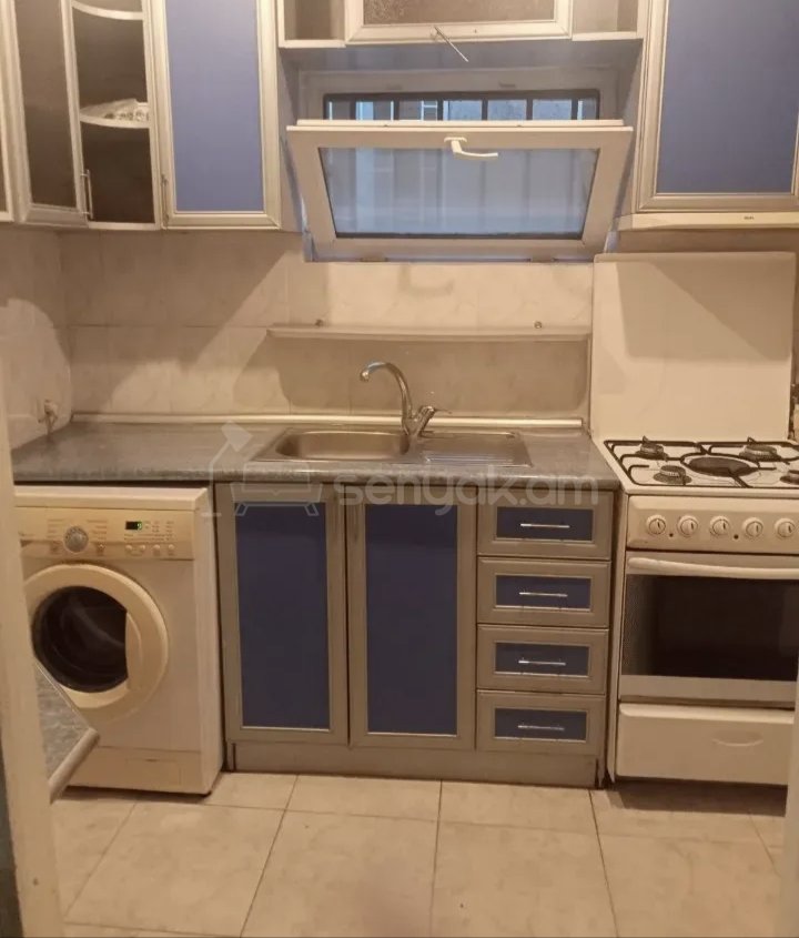 3 Սենյականոց Բնակարան Քարե Շենքում, 65քմ, 1/1 հարկ, Նորմալ Վիճակում, Կահավորված