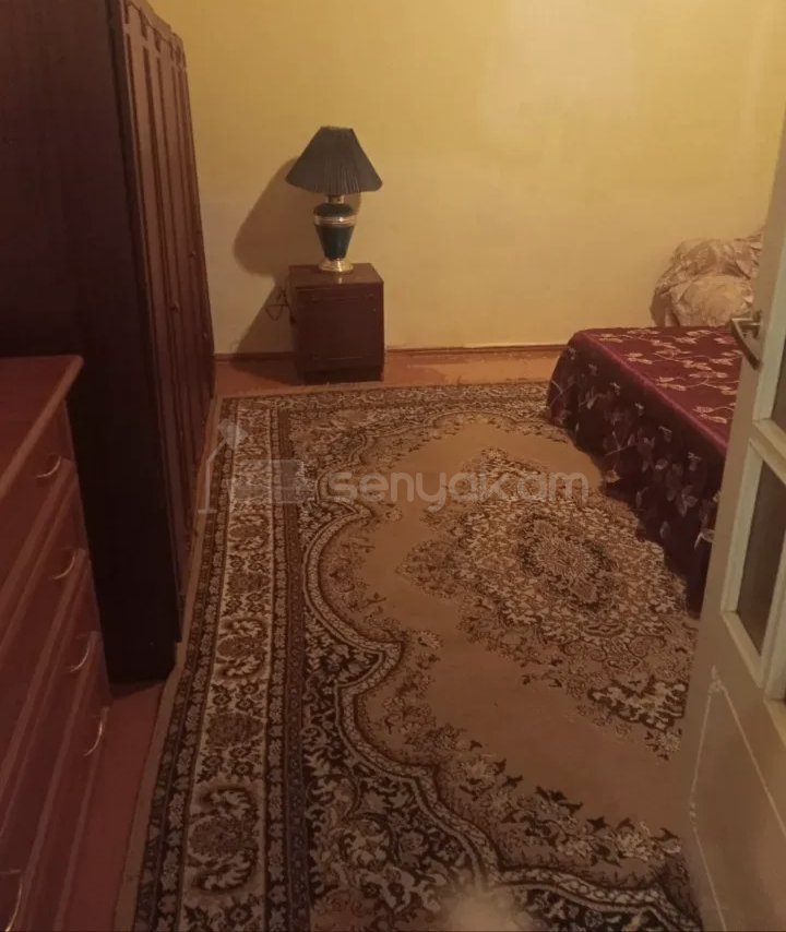 3 Սենյականոց Բնակարան Քարե Շենքում, 65քմ, 1/1 հարկ, Նորմալ Վիճակում, Կահավորված