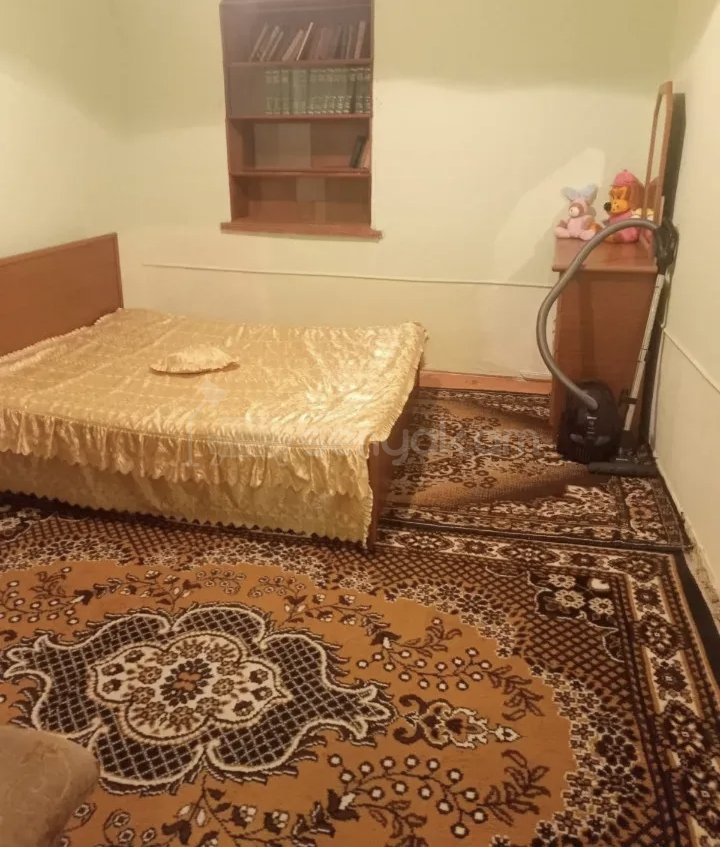 3 Սենյականոց Բնակարան Քարե Շենքում, 65քմ, 1/1 հարկ, Նորմալ Վիճակում, Կահավորված