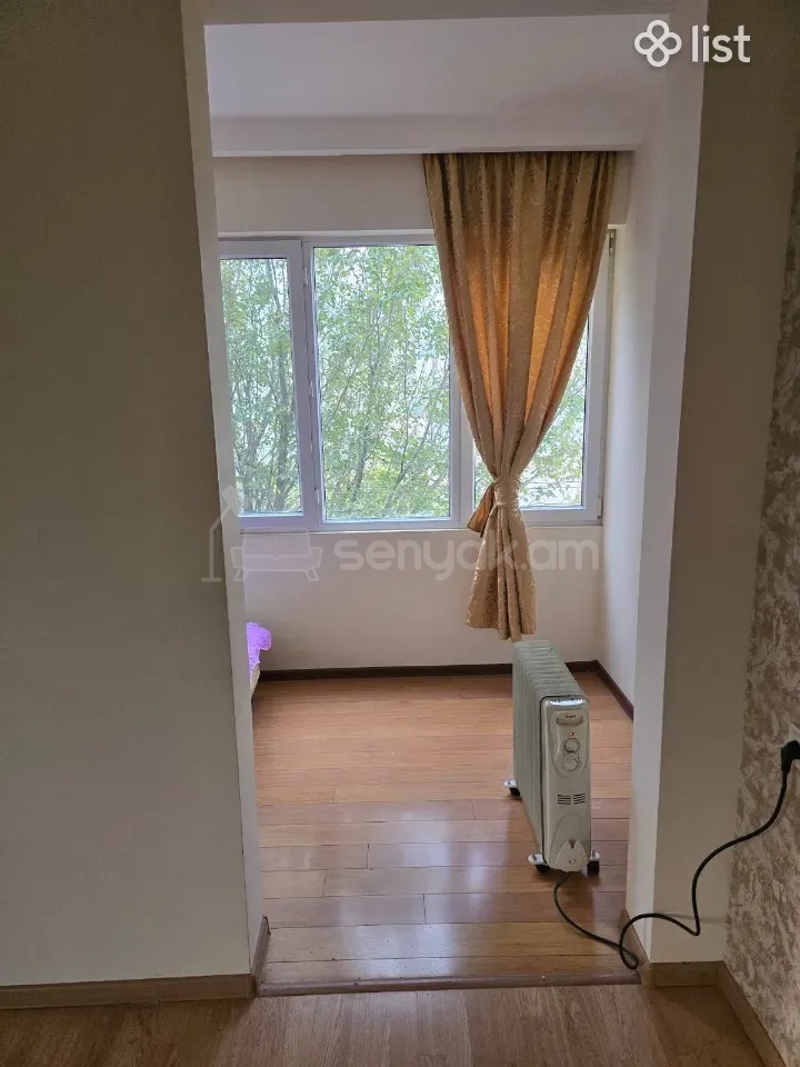 3 Սենյականոց Բնակարան Քարե Շենքում, 60քմ, 3/3 հարկ, Նորմալ Վիճակում, Կահավորված