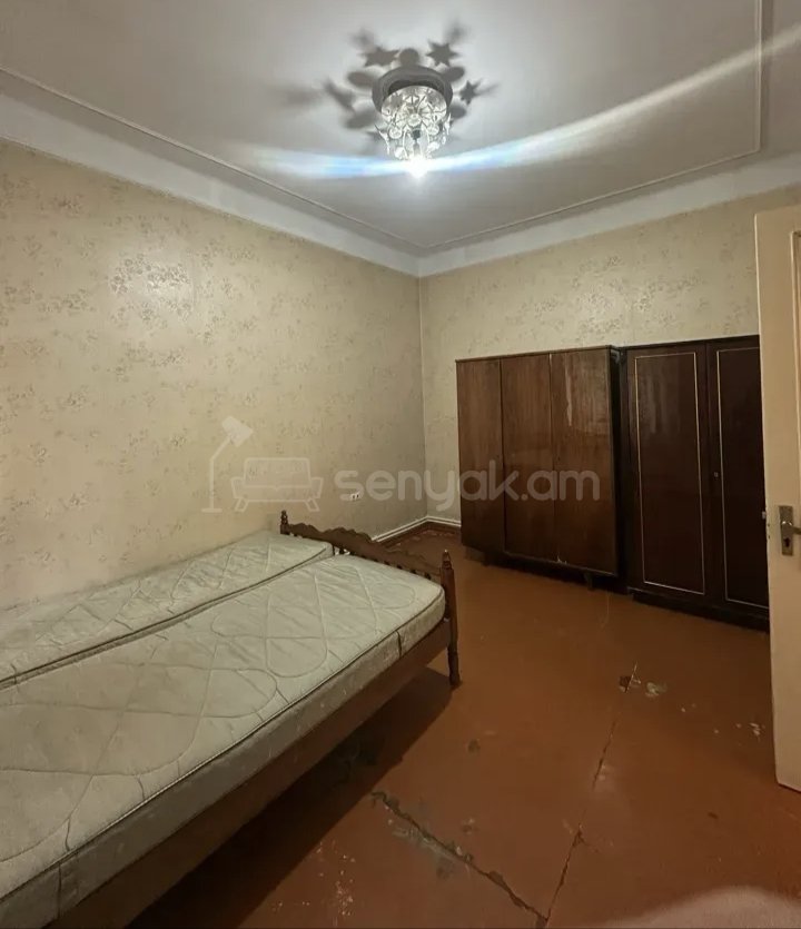 3 Սենյականոց Բնակարան Քարե Շենքում, 60քմ, 3/3 հարկ, Նորմալ Վիճակում, Կահավորված