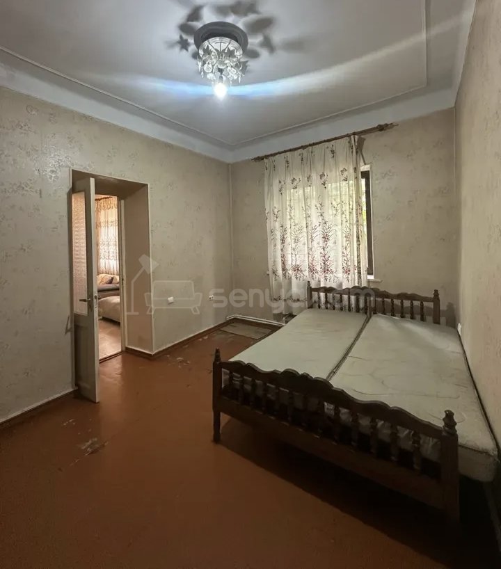 3 Սենյականոց Բնակարան Քարե Շենքում, 60քմ, 3/3 հարկ, Նորմալ Վիճակում, Կահավորված