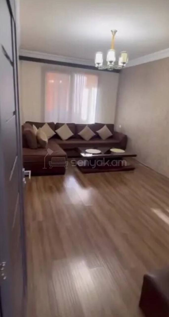 3 Սենյականոց Բնակարան Քարե Շենքում, 100քմ, 5/9 հարկ, Նորմալ Վիճակում, Կահավորված